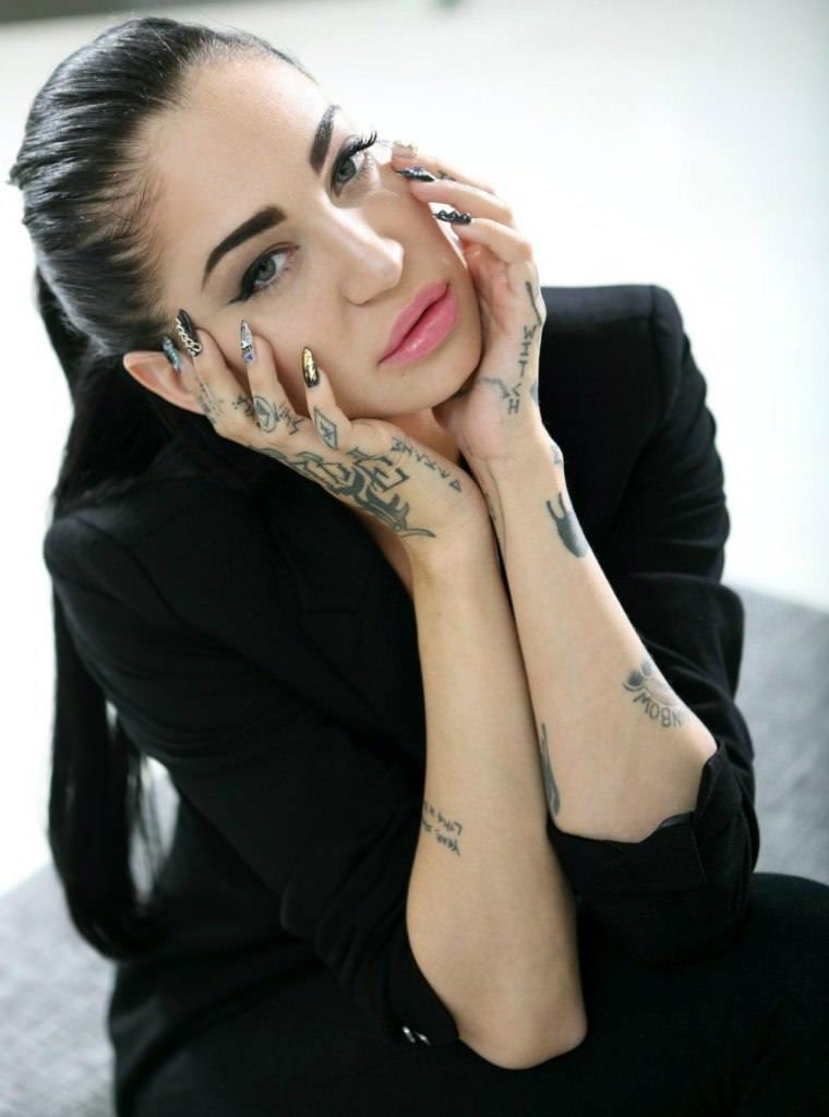 Porcelain Black